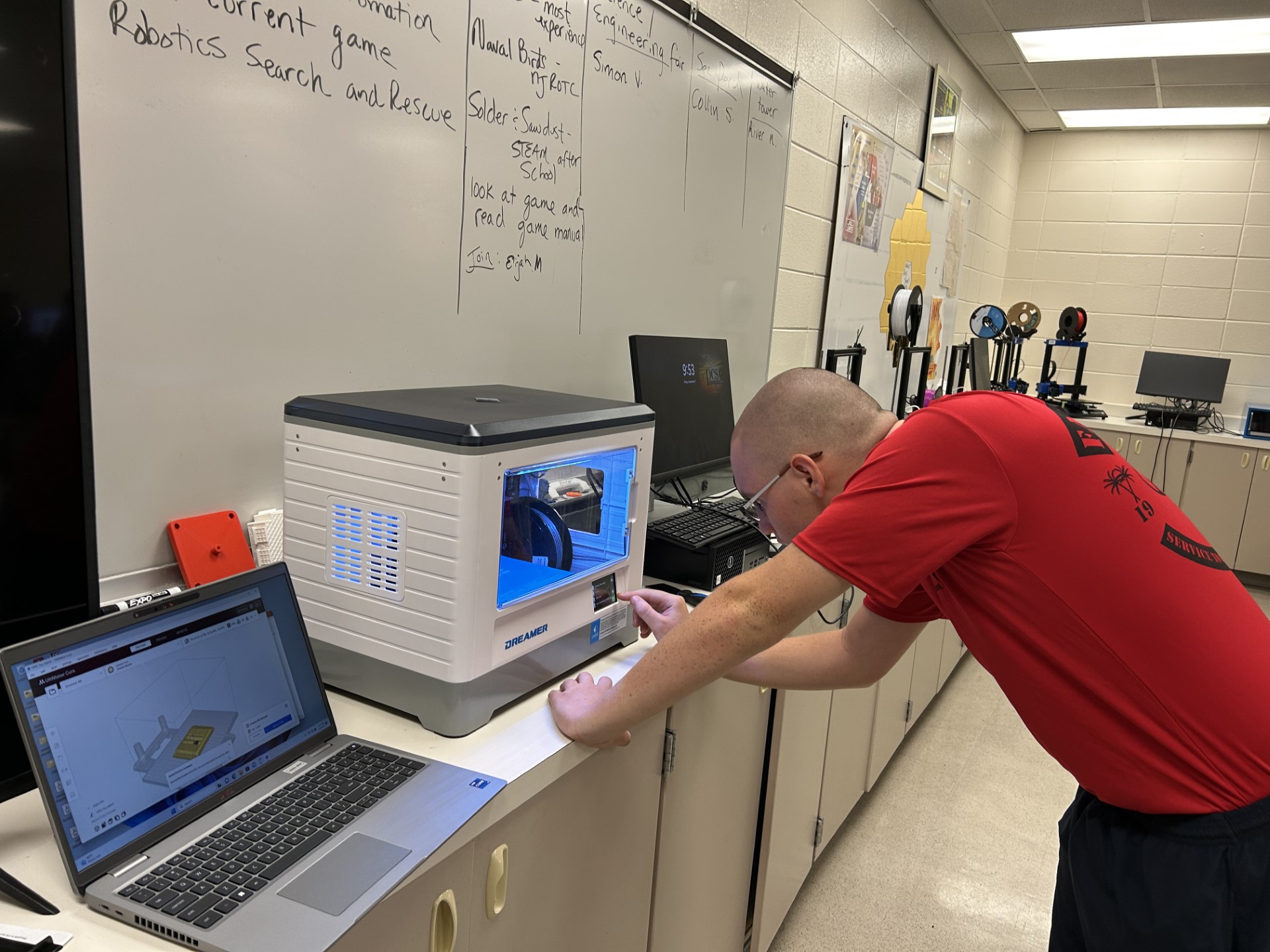 A person using a machineDescription automatically generated